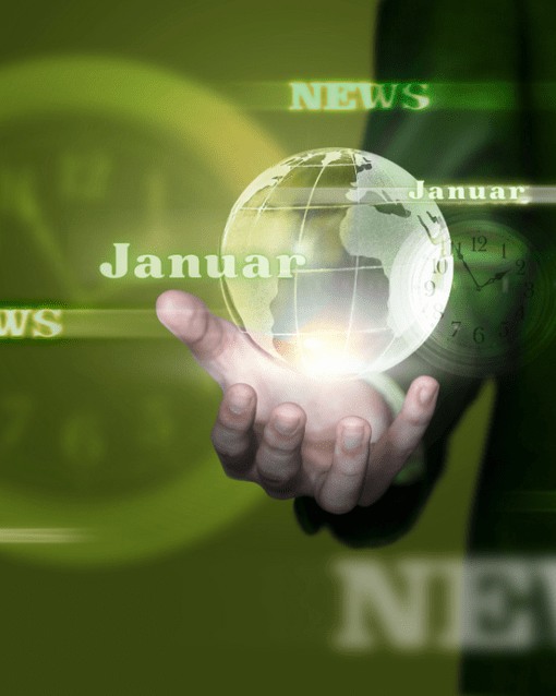 Die Bildbeschreibung könnte lauten:

"Fortschritt und Innovation in der IT-Branche: Eine Hand hält eine digitale Weltkugel mit dem Wort 'Januar', umgeben von Begriffen wie 'News'. Diese Darstellung symbolisiert die dynamische und zukunftsorientierte Natur