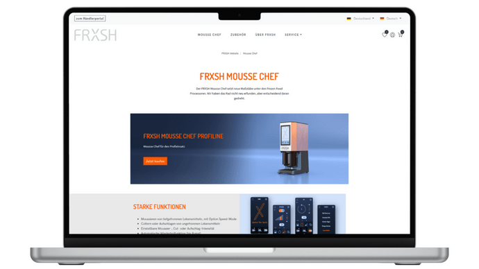 Laptopbildschirm zeigt die Website "FRXSH Mousse Chef" mit einem Bild einer Mousse-Maschine und technischen Details.