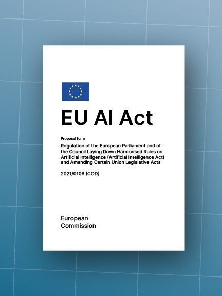 Vorderseite des EU AI Act-Dokuments mit EU-Logo, Titel und Untertitel vor blauem Hintergrund.