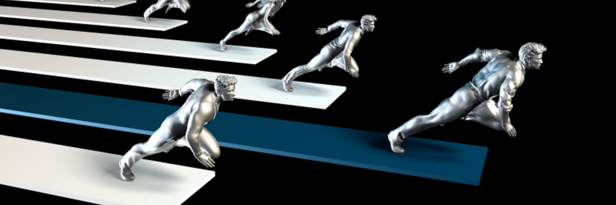 Silberne Figuren in Startposition auf farbigen Bahnen, Symbol für Wettbewerb und Fortschritt.