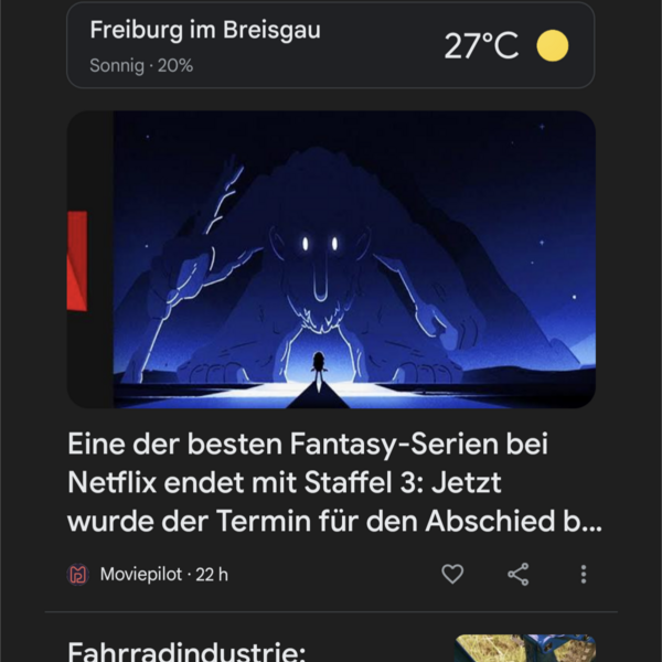 Smartphone-Bildschirm mit Google Discover-Feed, Wetterinfo für Freiburg, YouTube-Video und Nachrichtenartikel-Vorschau.