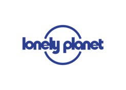 Logo des Reiseverlags Lonely Planet, bestehend aus blauer Schrift und einem stilisierten Kreis darüber.