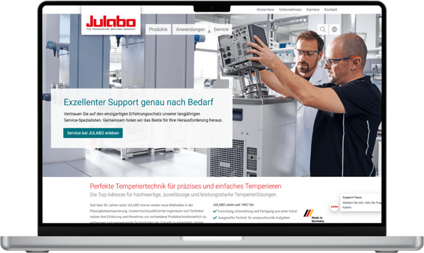 Laptopbildschirm zeigt JULABO-Website mit Fokus auf Temperaturtechnik, Kundenservice und Anwendungsbereiche.